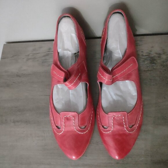 Fidji red leather low heel mary jane pumps -  EUC - size 38.5 - size 8.5 - Picture 2 of 8
